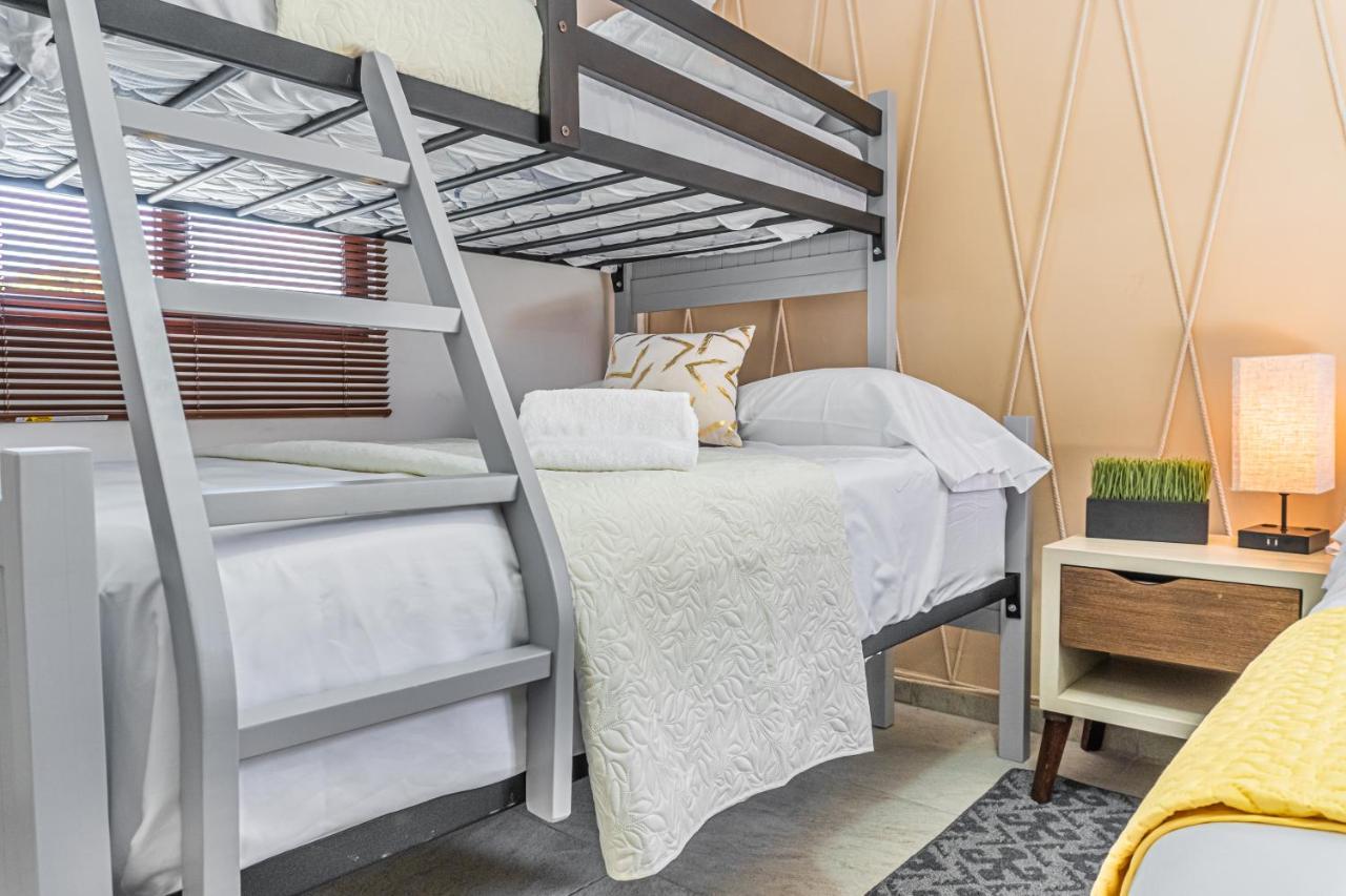 Pako Stays - Luxurious & Spacious 2 Bedroom Apartments Close To The Beach, Free Wi-Fi, Ideal Location In Downtown Cancun Centro エクステリア 写真