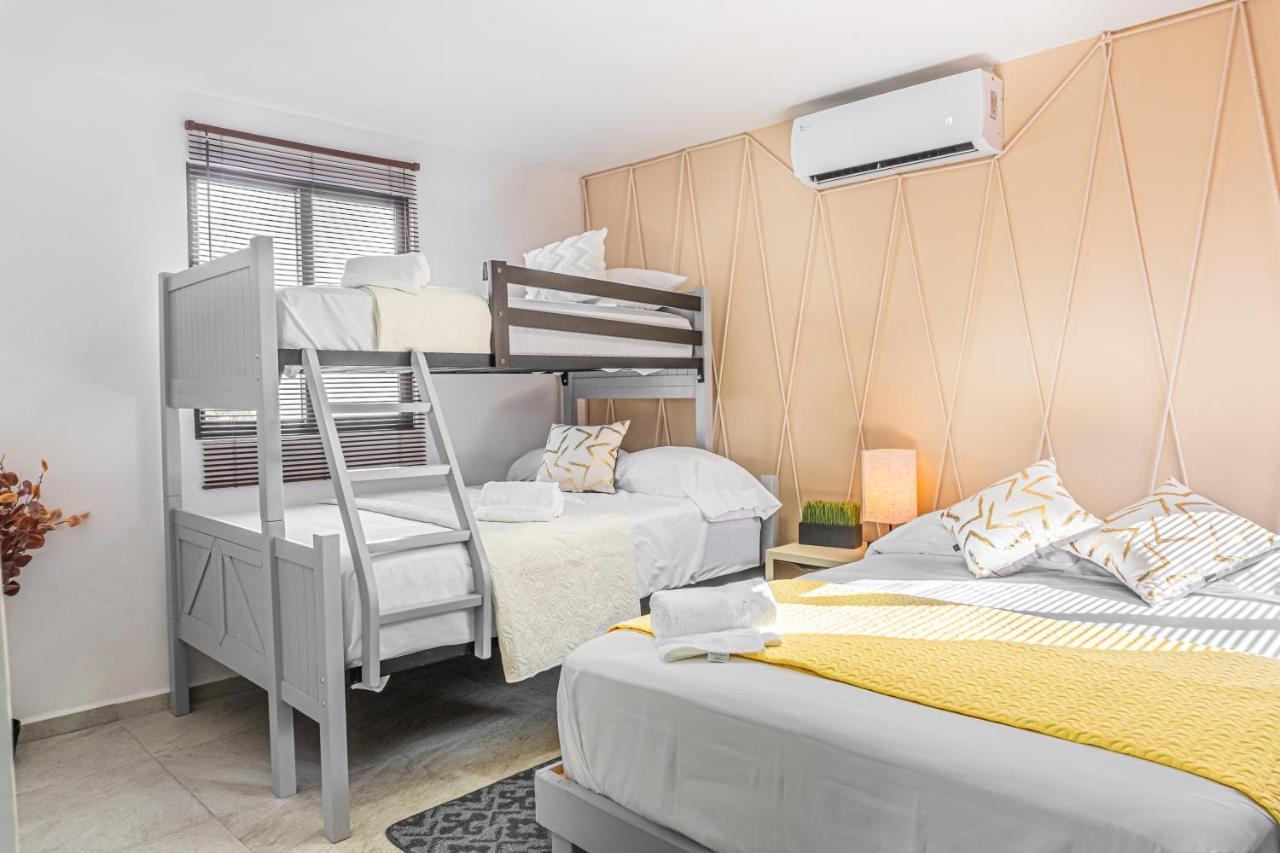 Pako Stays - Luxurious & Spacious 2 Bedroom Apartments Close To The Beach, Free Wi-Fi, Ideal Location In Downtown Cancun Centro エクステリア 写真