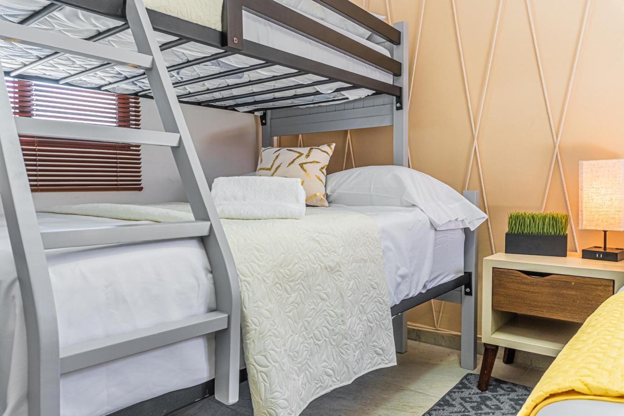 Pako Stays - Luxurious & Spacious 2 Bedroom Apartments Close To The Beach, Free Wi-Fi, Ideal Location In Downtown Cancun Centro エクステリア 写真
